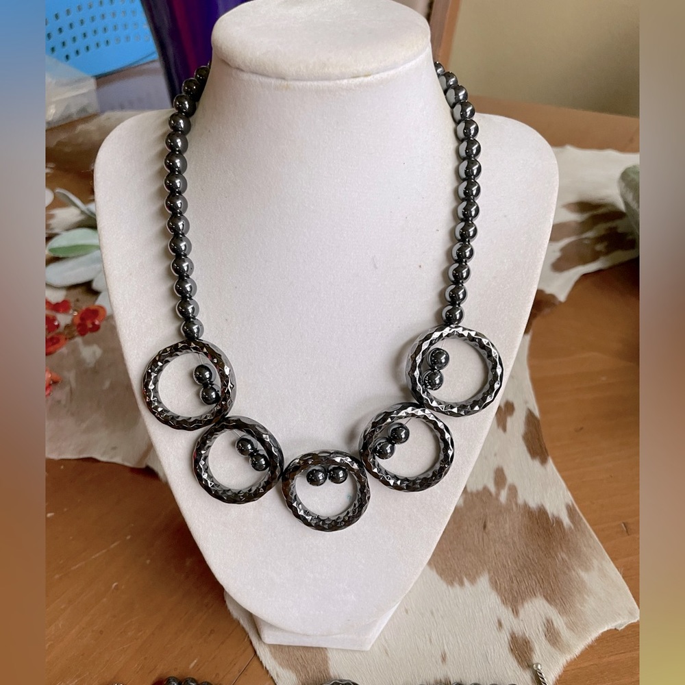 Necklace & bracelet set